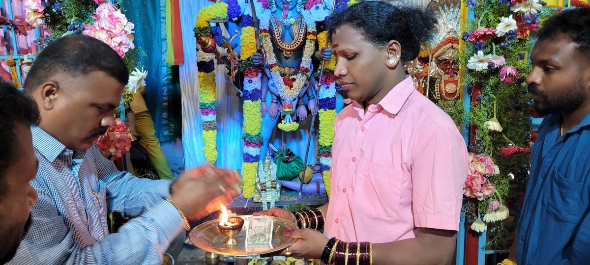 BKAnil_Kumar's tweet photo. ಬೆಂಗಳೂರ ದಕ್ಷಿಣ ವಿಧಾನಸಭಾ ಕ್ಷೇತ್ರ ವ್ಯಾಪ್ತಿಯ ಗಣಪತಿ ಪುರದ ಅಂಗಾಳ ಪರಮೇಶ್ವರಿ ಕಾಳಿ ದೇವಾಲಯಕ್ಕೆ ಭೇಟಿ ನೀಡಿ ಎಲ್ಲರ ಒಳಿತಿಗಾಗಿ ಪ್ರಾರ್ಥನೆ ಸಲ್ಲಿಸಿದೆ. https://t.co/eK6Q3kPYgC