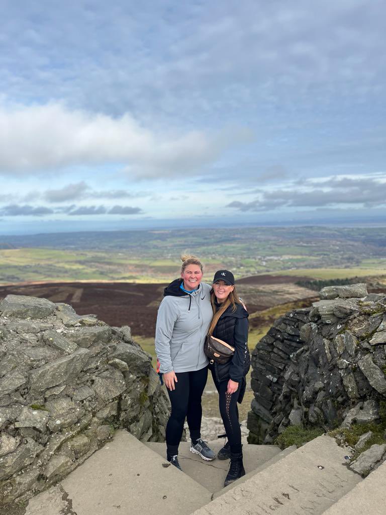 Sunday strolling in gorgeous wales! 🍃⛰️