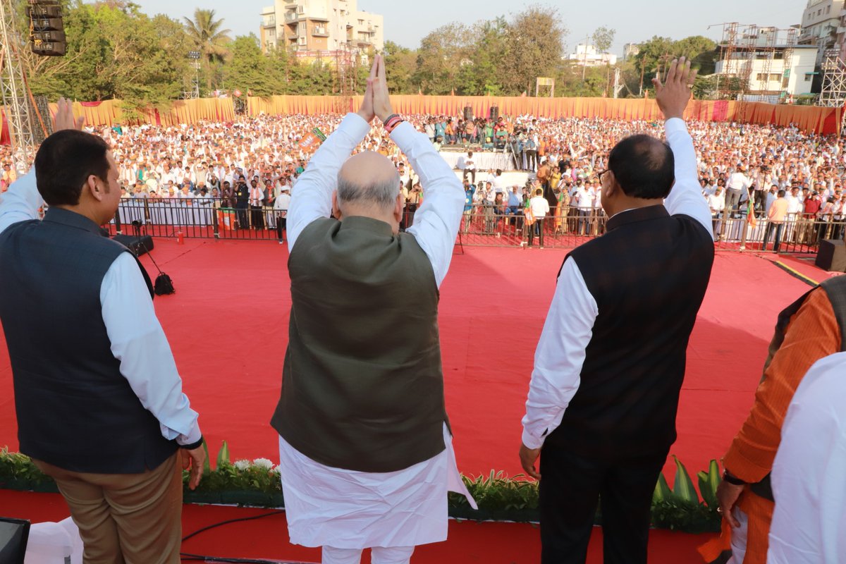 AmitShah's tweet photo. भाजप कार्यकर्त्यांचा उत्साह पाहून 2024 ला मोदीजींच्या नेतृत्वात NDA ला महाराष्ट्राच्या निवडणुकीत जबरदस्त आणि अद्भूत विजय मिळणार असल्याचे स्पष्ट होते.

कोल्हापूर (महाराष्ट्र) येथे झालेल्या विजय संकल्प मेळाव्याची काही छायाचित्रे. https://t.co/rDqjdHIjn9