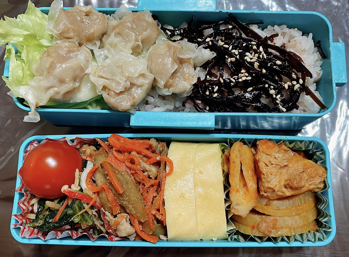 今日の ✨子持ち昆布ご飯 ✨シュウマイ ✨ほうれん草とカニカマ のなめたけ和え ✨豚肉きんぴら炒め ✨玉子焼き ✨鯖味噌缶の大根と竹輪の煮物