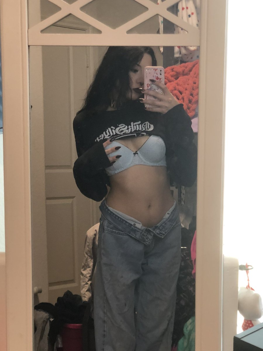 meganclear111's tweet photo. Like this post if i can send you nudes in your DMs🫢🤍 #nsfwtwt https://t.co/JgqQjC6w0Q