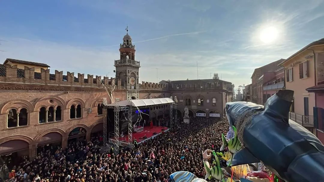 CarnevaleCento's tweet photo. Una splendida terza giornata di sfilate. 
GRAZIE A TUTTI! ❤️

(📸 Leonardo Atzeni | @JustoMezzo)

Ci rivediamo 𝗱𝗼𝗺𝗲𝗻𝗶𝗰𝗮 𝟮𝟲 𝗳𝗲𝗯𝗯𝗿𝗮𝗶𝗼, ore 14.00, per la quarta giornata del #CentoCarnevaledEuropa! https://t.co/yv9CyPRvz6
