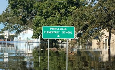 SunriseDurham's tweet photo. The example of Princeville shows how unaddressed racial injustice can mutate into an acute environmental crisis.
#ClimateStorms are not smashing into a blank slate, but into small coastal towns already savaged by white supremacy and/or neoliberalism. https://t.co/66Uk4KCzdb