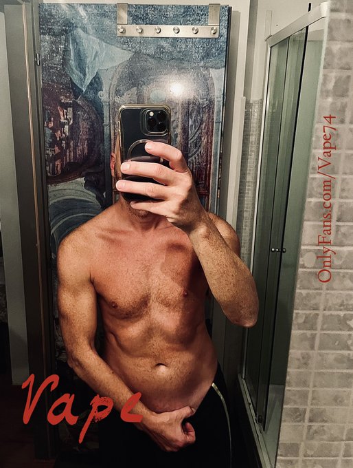 For a man of my age it's not bad.. I can do better and I'm working on it.. what do you think?😏 https://t