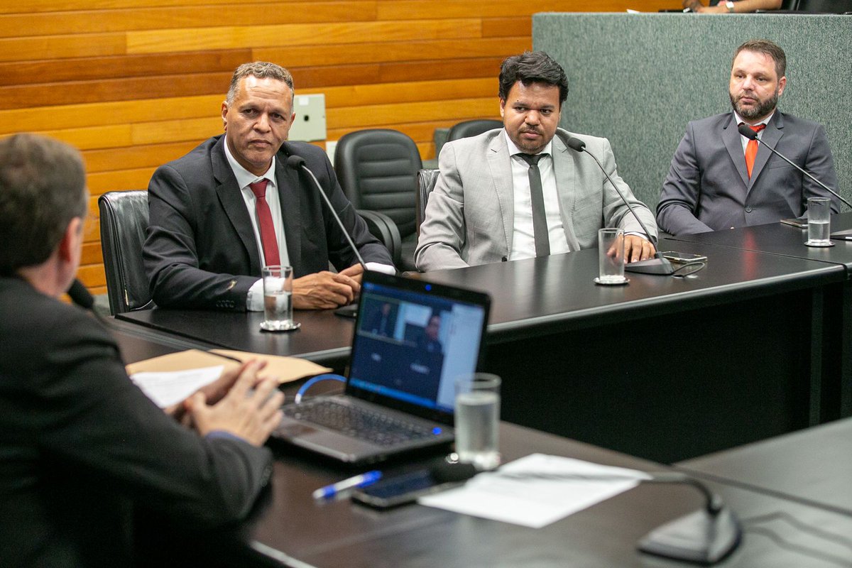 JairoMartinsofi's tweet photo. Em discussão a lei estadual de esport juntamente com o presidente da fcee Jussie Martins e o diretor de tecnologia Marcondes Borba https://t.co/TwrDufXecL