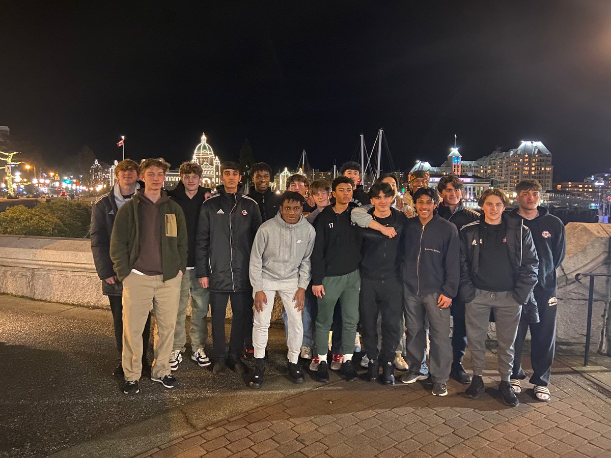 SurreyUnitedSC's tweet photo. SUSC 2006B BCSPL team finishing off a successful preseason trip to Victoria! #suscontheroad https://t.co/pqeNElDbVF