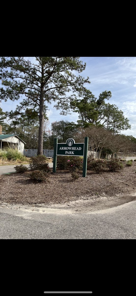 JordanD91691054's tweet image. Arrowhead Park is right next to the school #EDN330s23Tour #CommunityMapping #SilverLakes