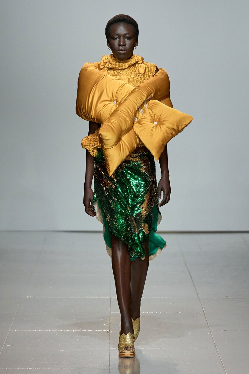 VogueRunway's tweet photo. #Feben’s fall 2023 collection is here. See every look: https://t.co/Mym9GJ9Y1B https://t.co/0DJ73lyBQ2