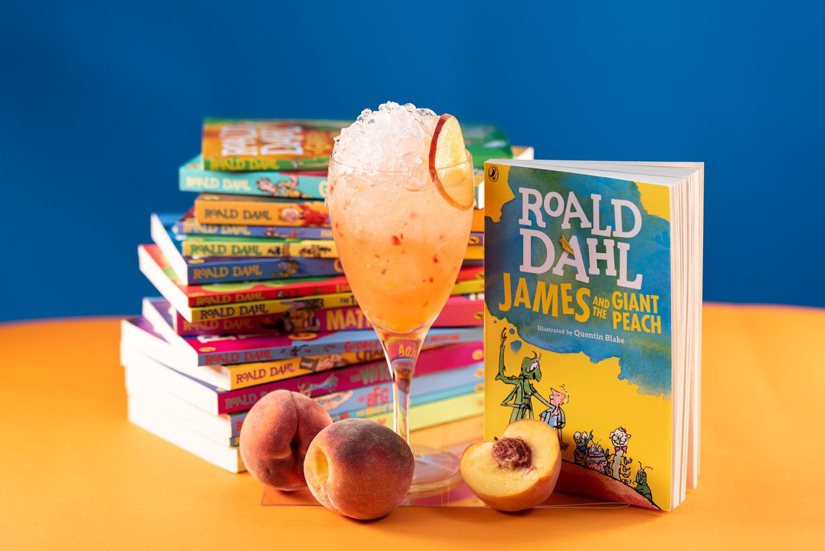 BecciWynn's tweet photo. Cocktails I have created inspired by the works of  @roald_dahl a thread! 

‘Just Peachy’ - James and the Giant Peach 🍑 

Follow me on Instagram to see more - @beccisbevs  
#RoaldDahl https://t.co/6N5AJn744Z
