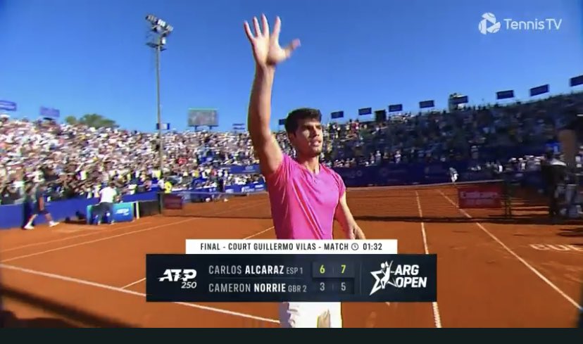 Carlitos ha vuelto tras la lesión como se fue… en lo más alto 🎾👏👏