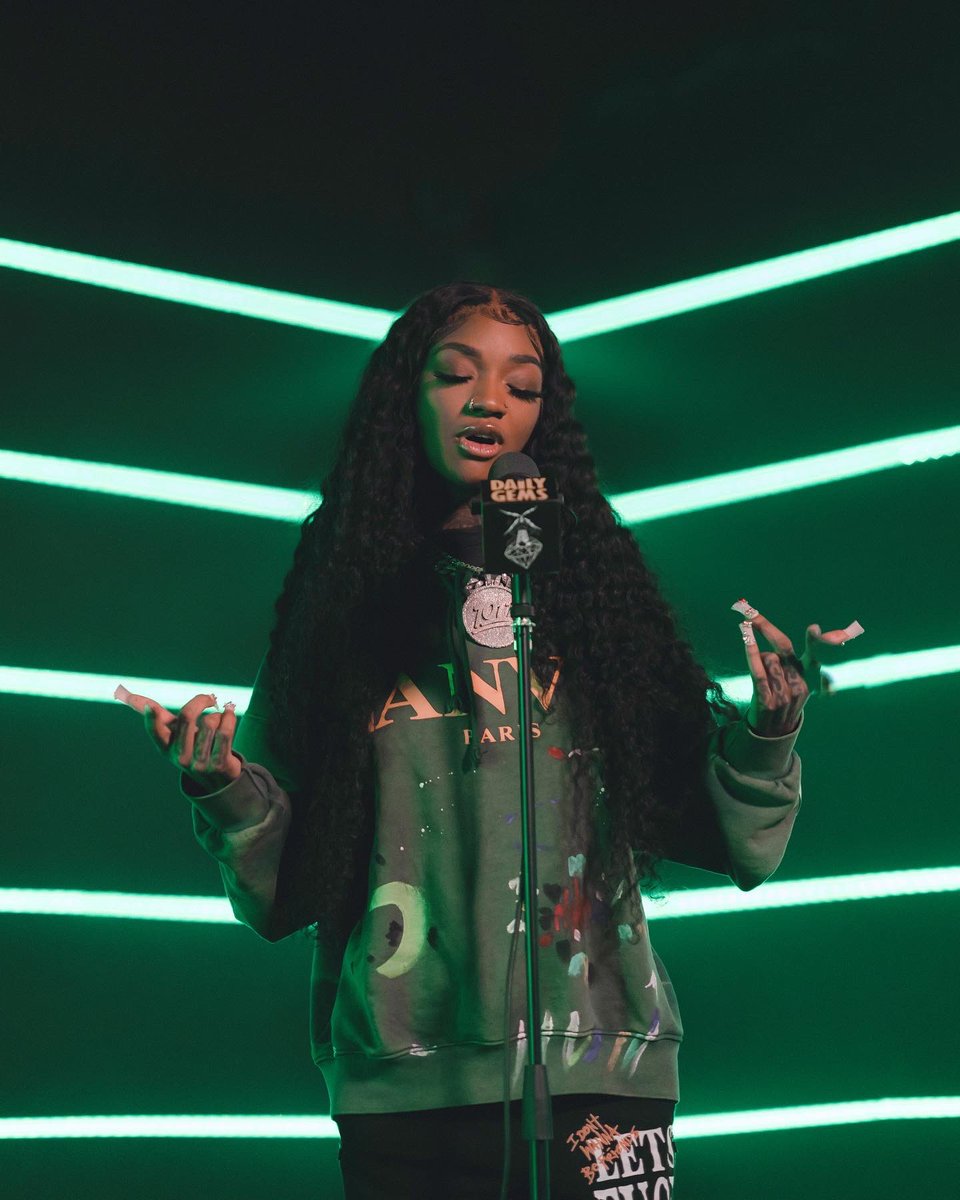 thedailygem's tweet photo. To celebrate the release of her latest project “Luv Scarred” tomorrow we’re back at 3pm EST with another episode of our “Gem Sessions” series with @Luv_enchanting. 

Make sure to subscribe to our YouTube channel via 

🔗Past Episodes: https://t.co/IxE21t8bYT 

#TheDailyGems
🥂💎 https://t.co/GedjXWZF0Z