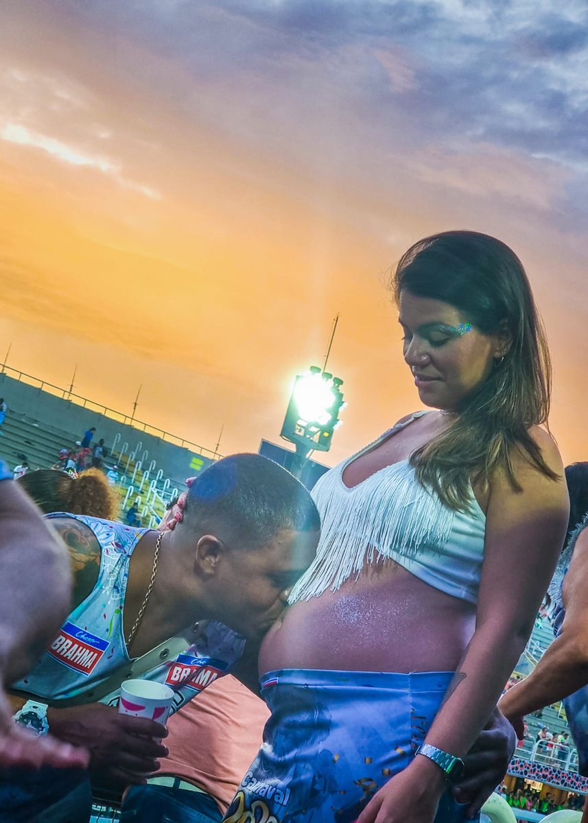 marcinhobarrada's tweet photo. Samba, Carnaval e pessoas incríveis 🤰🥰 @Gabrielledalbuq
#vemmatheus💙
#inimigosdofim
#sapucai https://t.co/qOt7aK0ZAv