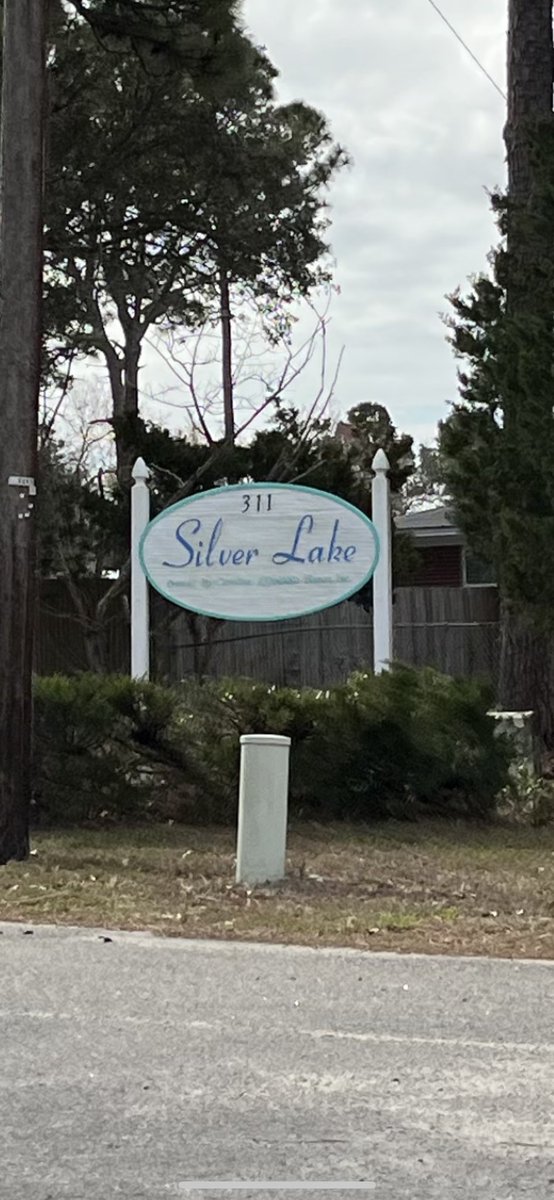 JordanD91691054's tweet image. The neighborhoods near the school #EDN330s23Tour #CommunityMapping #SilverLakes