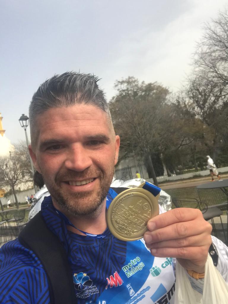 DaniPerezRun's tweet photo. Disfrutando de @MaratonSevilla y del genial equipo de trabajo que allí tienen. También del resultado de mis tres atletas Samu en su debut, Antonio y José con sus MMP. #modomaraton https://t.co/4uceHNAqxj