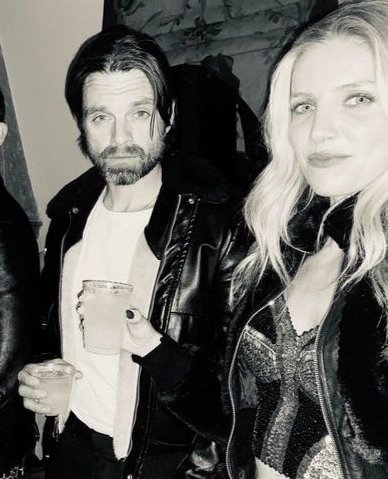 thinkersebstan's tweet photo. sebastian stan &amp; annabelle wallis ✨ https://t.co/blKehV5SDb