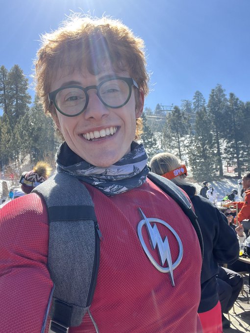 Snowboarding as the flash today https://t.co/ZtoXJkWX28