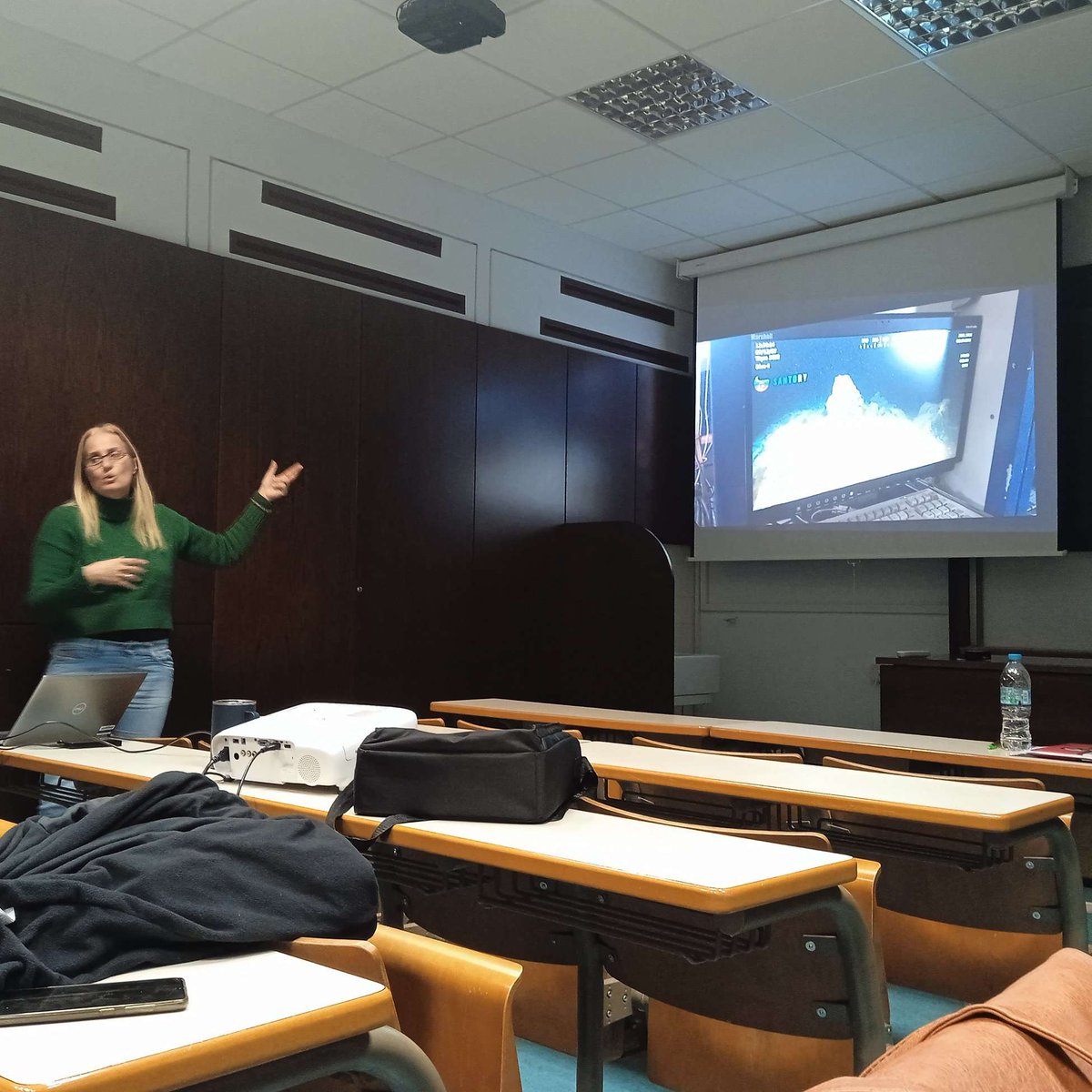 ProjectSantory's tweet image. Πρόσφατα παρουσιάστηκε στη συνάντηση του Δικτύου “Πράξη” στο ΕΚΠΑ το καινοτόμο ερευνητικό πρόγραμμα SANTORY αλλά και οι δράσεις που πραγματοποιήθηκαν στην ωκεανογραφική αποστολή με το ερευνητικό ωκεανογραφικό σκάφος JOIDES Resolution στην περιοχή του Κολούμπο! #santory #kolumbo