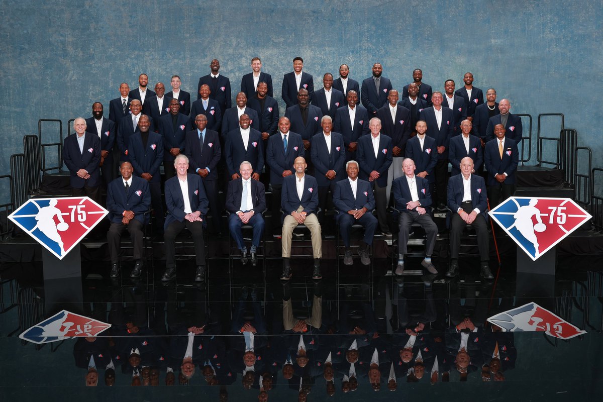 NBALatam's tweet image. 🔙 El equipo de la #NBA75 presente en la última edición del #NBAAllStar 

¡Cuánto talento junto en una foto! 😍