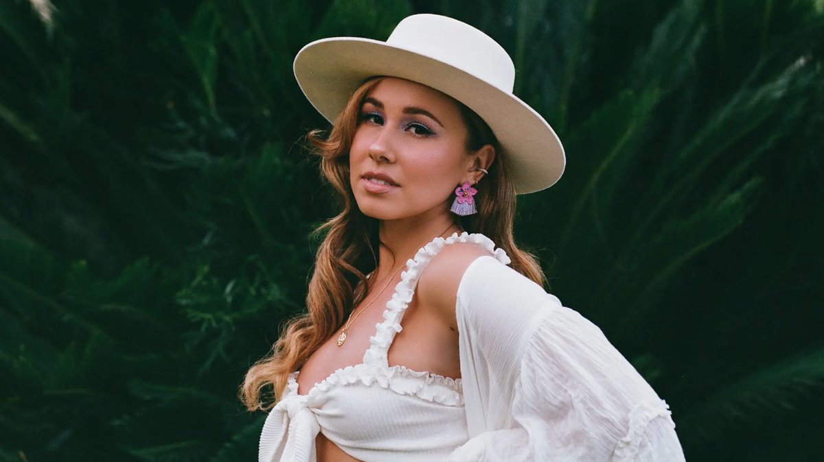 After becoming a fan favorite on American Idol, @HaleyReinhart's career has skyrocketed! Most notably, she received a gold plaque for her take on the Elvis Presley classic, “Can’t Help Falling In Love.” Come see Reinhart at #TheMusicHallLounge on 3/26! bit.ly/3lsA4k7