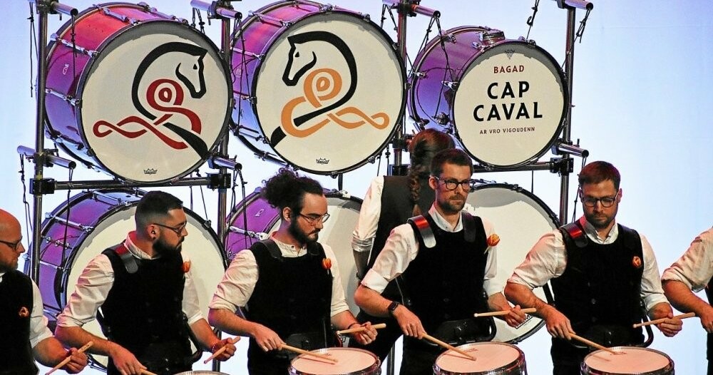 TLGPontLAbbe's tweet photo. Championnat national des bagadoù de première catégorie : le Bagad Cap Caval vire en tête de la première manche
➡️ https://t.co/YPj0D3MX56 https://t.co/MgaCWe7nzm