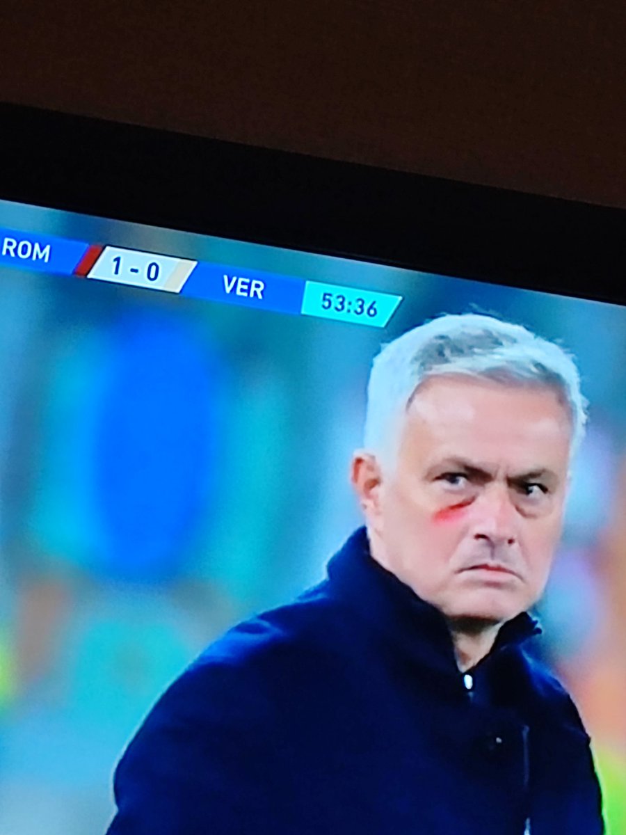 coolandthegangs's tweet photo. Somebody put one on Jose tonight and he doesn't look happy
#Roma #romver #mourinho https://t.co/MLMO7q1Jqz