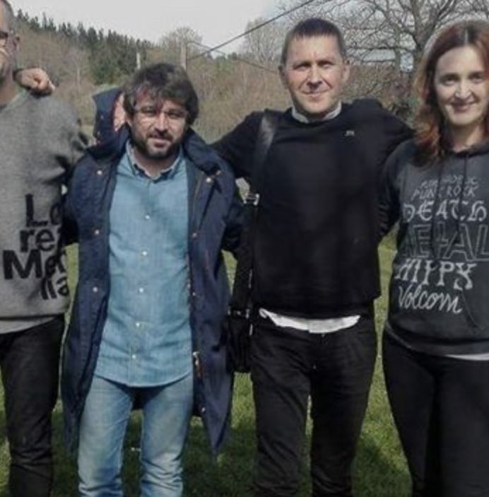 javiernegre10's tweet image. El único que intoxica con terroristas eres tú @jordievole y ahora estás teledirigido por Moncloa. Por cierto, vaya coñazo de programa para los que llevamos escuchando los lloros de Macarena meses. No aporta nada esta entrevista #LodeOlona