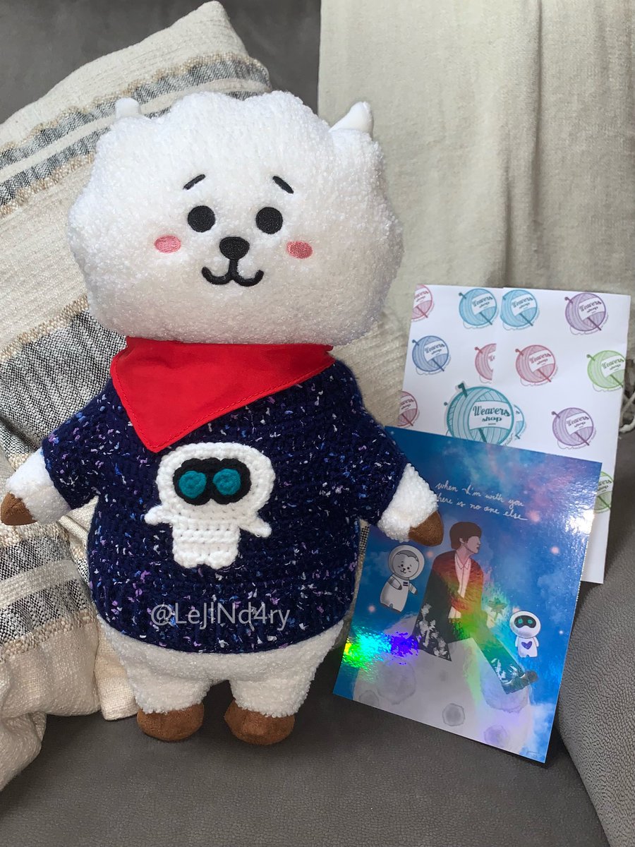 LeJlNd4ry's tweet photo. rj just had a bath. he can now wear his new outfit. thank you @WeaversShop for making this lovely wootteo sweater for rj! https://t.co/Pa1oGAP4v1