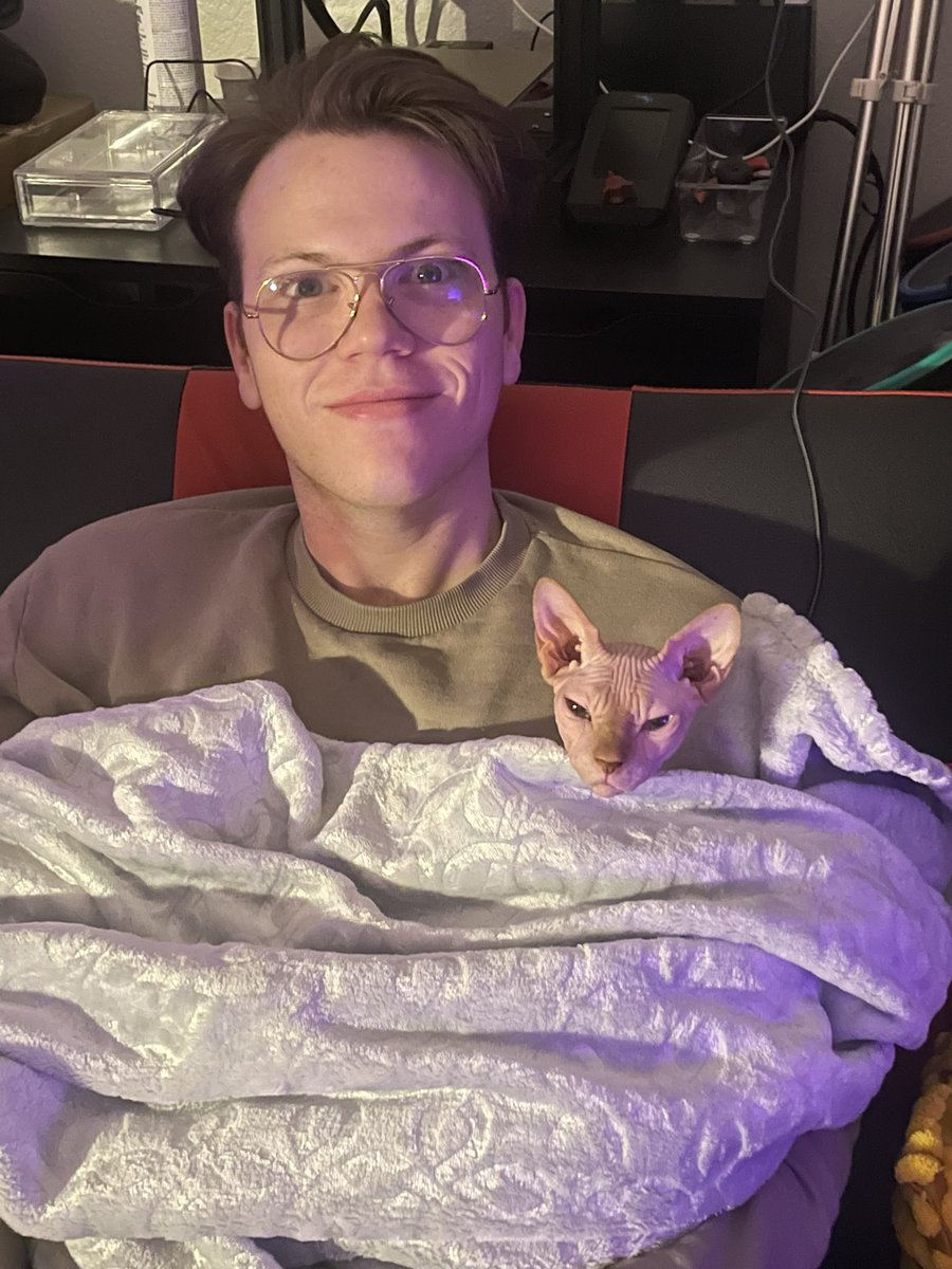 TheKittyPims's tweet photo. i cannot believe this CAT 🗣🗣🗣 it hasn’t been 24 hours and im in love https://t.co/uyw59JsjK7