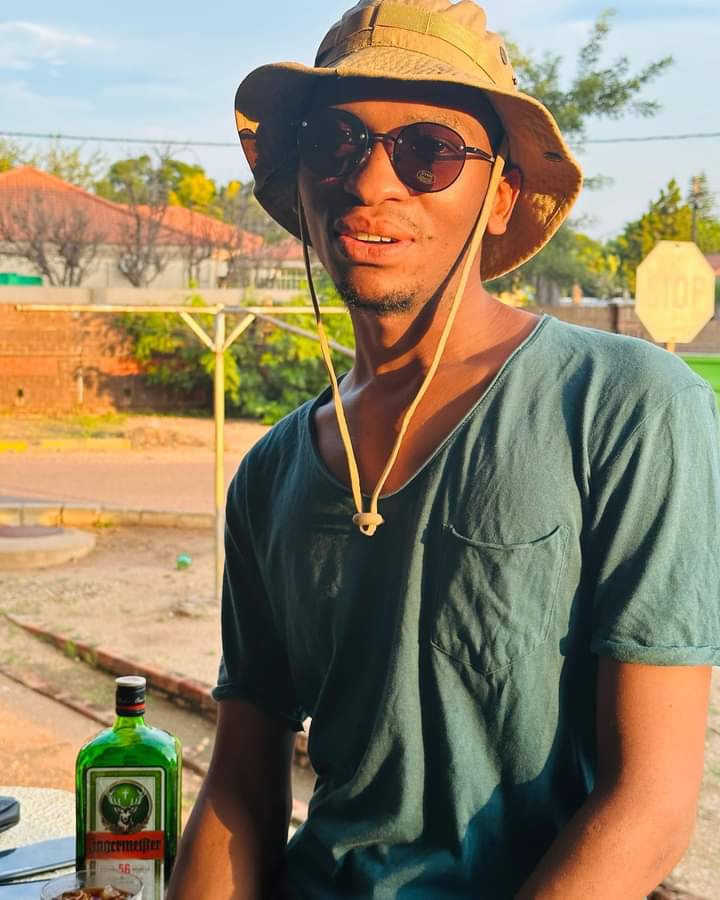 lamarashton's tweet photo. Hey Alexa, Please play AKA "The World is Yours"😎 https://t.co/Ke3N1rYlvR