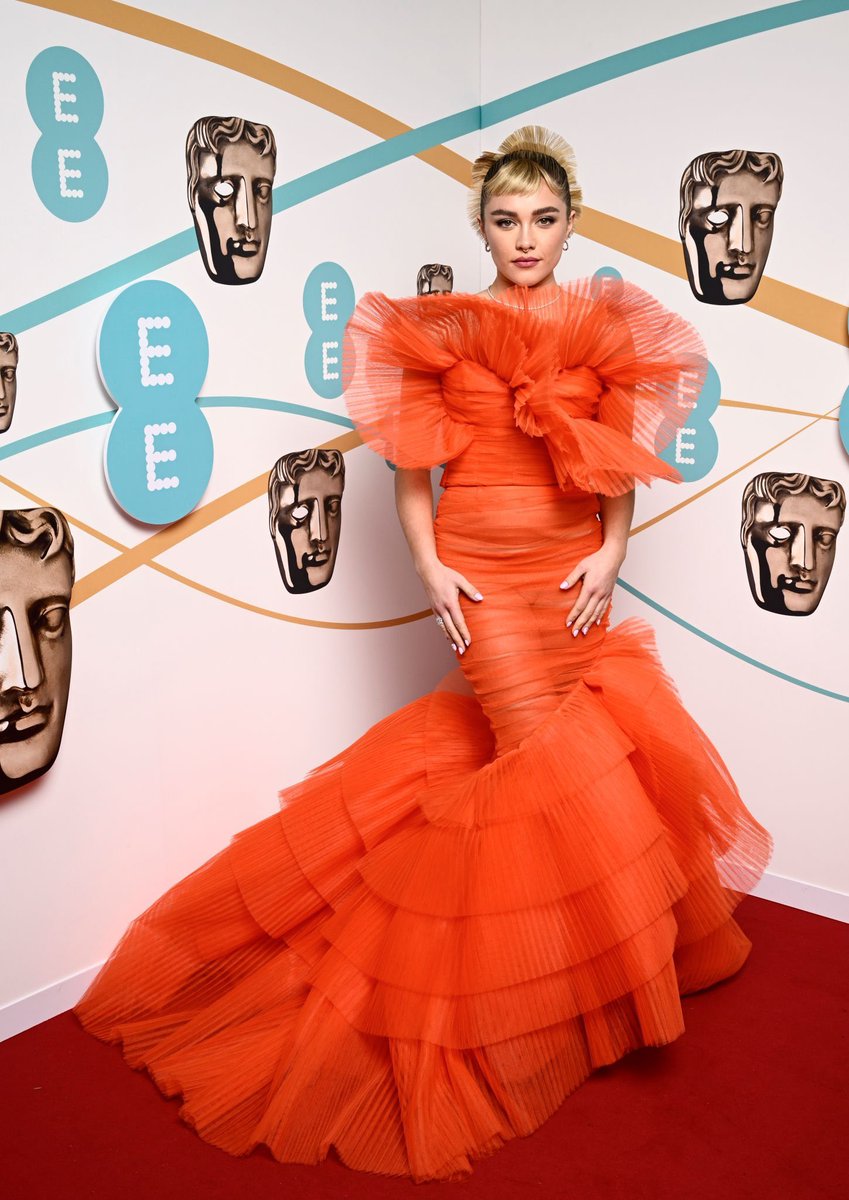brbmiumiu's tweet photo. Florence Pugh at the #EEBAFTAs https://t.co/zqPXk7RjJu