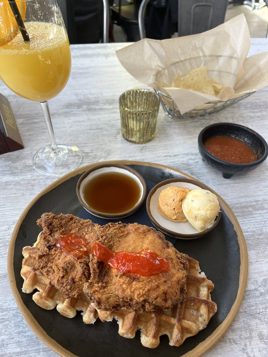 lastmusketeer25's tweet photo. REBEL TACO - 20 minutes from Chantilly va.  20 minutes from Leesburg va.  In the heart of Brambleton shopping next to the library.  Great brunch menu/ all you can eat tacos on Tuesdays. Delicious choices.  See you there! https://t.co/KIDZQHaOa9