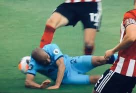 chicagospurs's tweet photo. No everyone, that wasn’t a handball. These were though 🤔🤬 https://t.co/7BKYK7MI9e