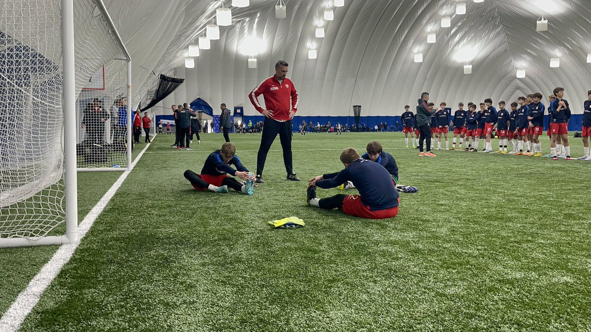 Tomek Moczerniuk 🇵🇱🇺🇸⚽ #PrzeglądOnTour (@tomekmoczerniuk) on Twitter photo Ostatni trening campu #gramydlaPolski w Chicago. Chłopców odwiedził też <a href="/woj_woj/">Wojtek Wojcik</a>, który urodził się w USA i grał zawodowo w piłkę przez ponad dekadę. <a href="/LaczyNasPilka/">Łączy nas piłka</a> <a href="/pzpn_pl/">PZPN</a> <a href="/przeglad/">Przegląd Sportowy</a> <a href="/PolishSlavicFCU/">Polish & Slavic FCU</a> <a href="/Maciej_Chorazyk/">Maciej Chorążyk</a> <a href="/TomaszDrazek/">Tommy Lee</a> Ostatni trening campu #gramydlaPolski w Chicago. Chłopców odwiedził też <a href="/woj_woj/">Wojtek Wojcik</a>, który urodził się w USA i grał zawodowo w piłkę przez ponad dekadę. <a href="/LaczyNasPilka/">Łączy nas piłka</a> <a href="/pzpn_pl/">PZPN</a> <a href="/przeglad/">Przegląd Sportowy</a> <a href="/PolishSlavicFCU/">Polish & Slavic FCU</a> <a href="/Maciej_Chorazyk/">Maciej Chorążyk</a> <a href="/TomaszDrazek/">Tommy Lee</a>