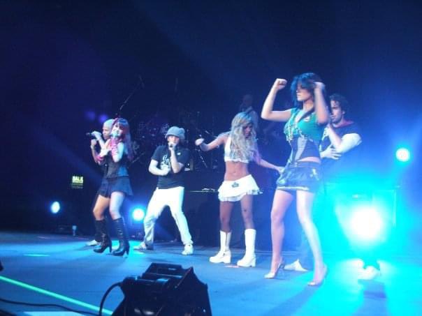 fancirbdarg's tweet photo. 🚨🫡 ES HOY!!!!!

👉🏻 Los esperamos a las 18 horas Argentina para hacer mucho ruido porque QUEREMOS a RBD en nuestro país 🇦🇷💙 @RBD_oficial @billyrosas 

CON TODO REBELDES! 🤝 https://t.co/hGYKV0wfLr
