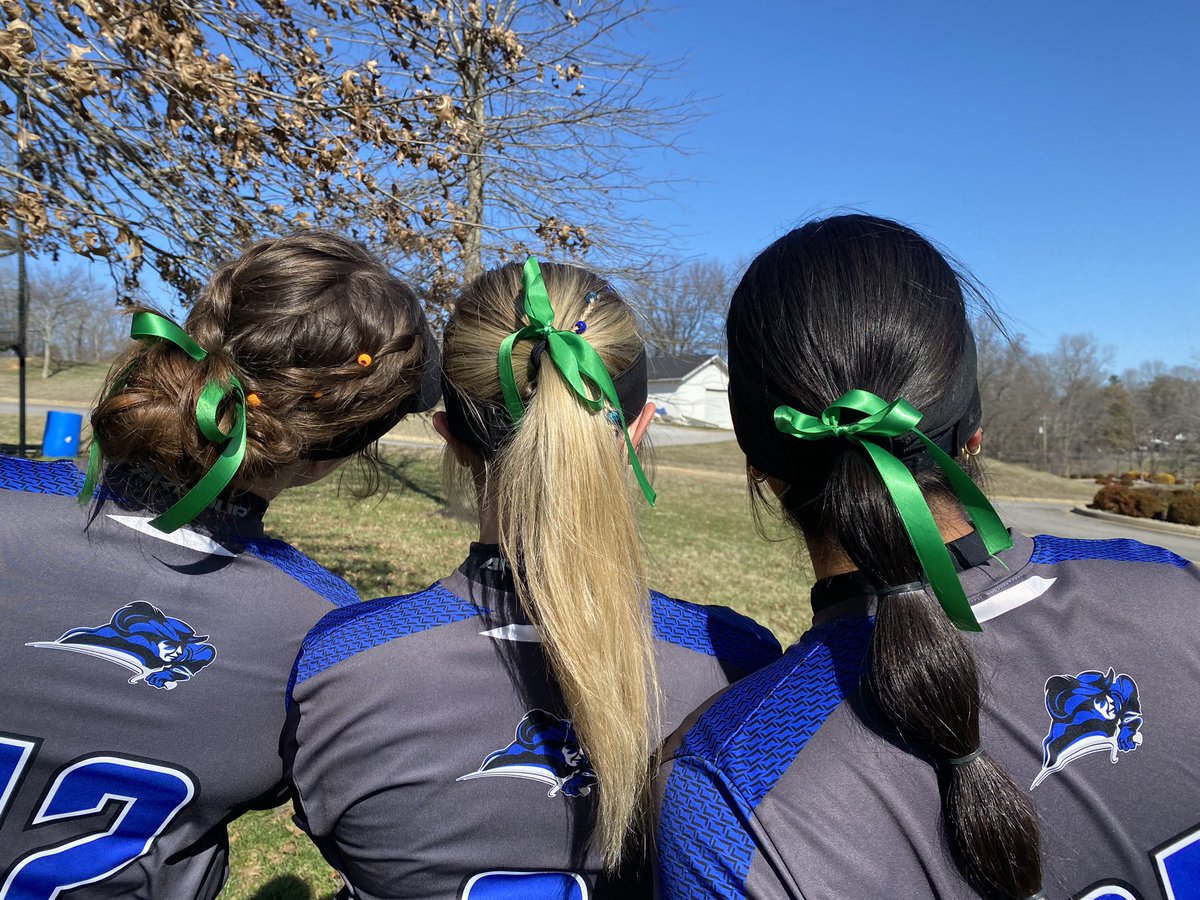 Lindsey Wilson College softball is honoring the memory of Ashton Pryor by wearing green bows and participating in a moment of silence before game time. Prayers for her friends, family and softball community as they go through this tough time. <a href="/FusionSB_/">Fusion</a> <a href="/BHSAthletics/">Boonville Pioneer Athletics</a> 💚💙