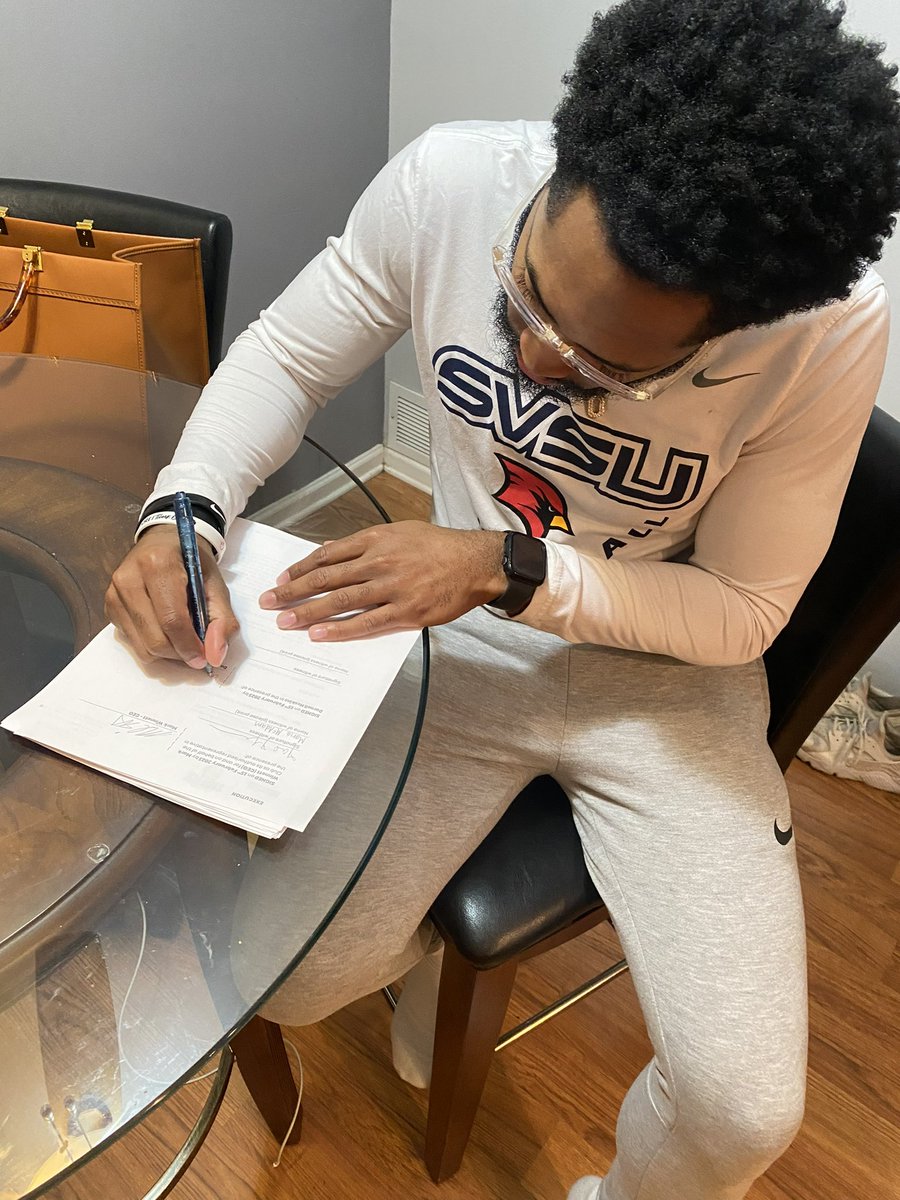 SplashUnited3's tweet photo. Congrats to Dayton, Ohio’s very own Darnell Hoskins Jr. on signing his PRO contract to play in Perth, Australia! 🇦🇺 

@DHoskins105 @SVSU_MBB #SplashUnited https://t.co/0qyrIlXFf8