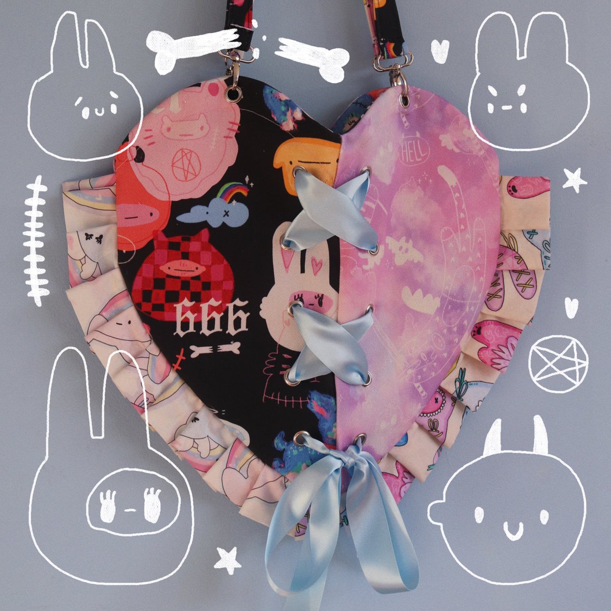 alitheloaf's tweet image. heart bags coming on friday 🥹💓🎀