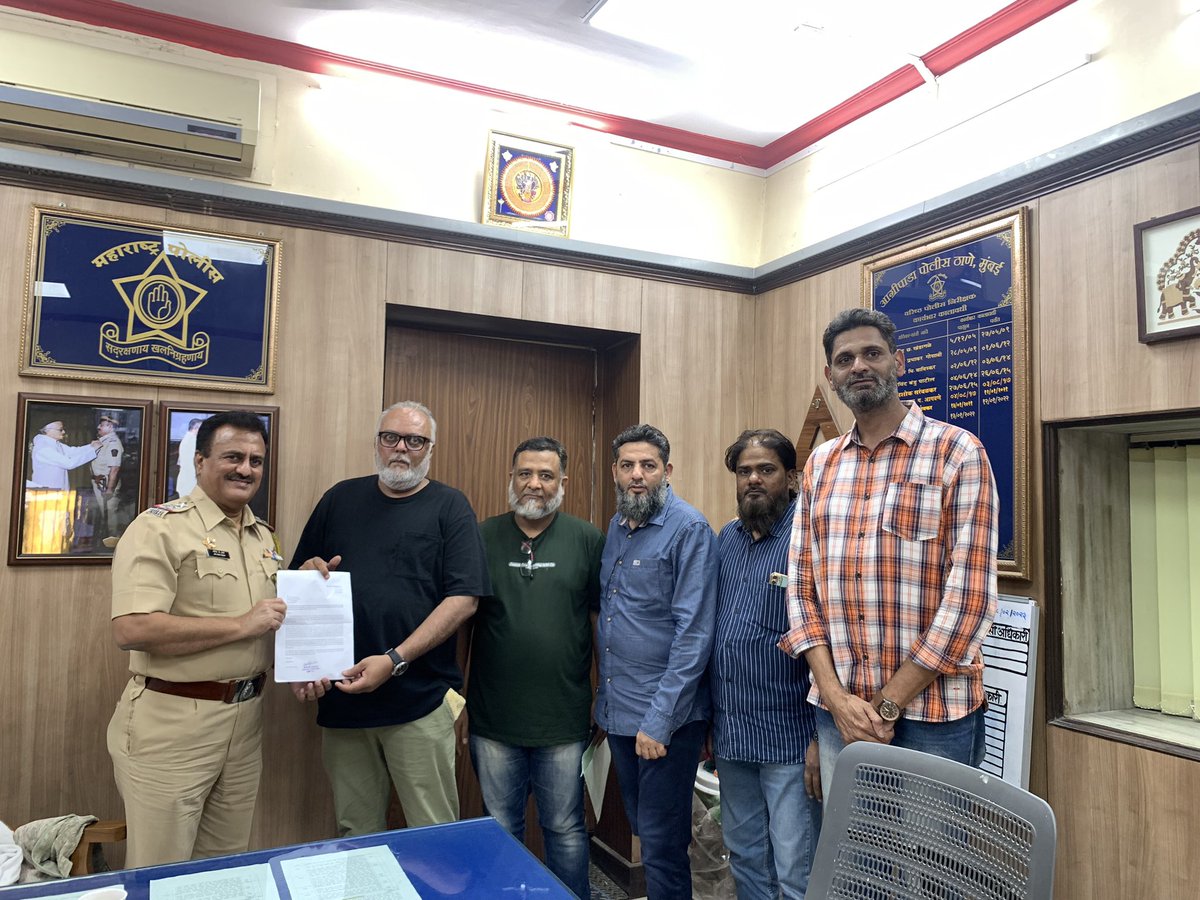 Residents met Sr PI Agripada <a href="/MumbaiPolice/">मुंबई पोलीस Mumbai Police</a> for the ordeal faced due to permanent unlawful assembly past midnight by elements who have made the corner outside their residence a permanent hangout. The Senior has assured to extend all legal assistance for the safety of the residents