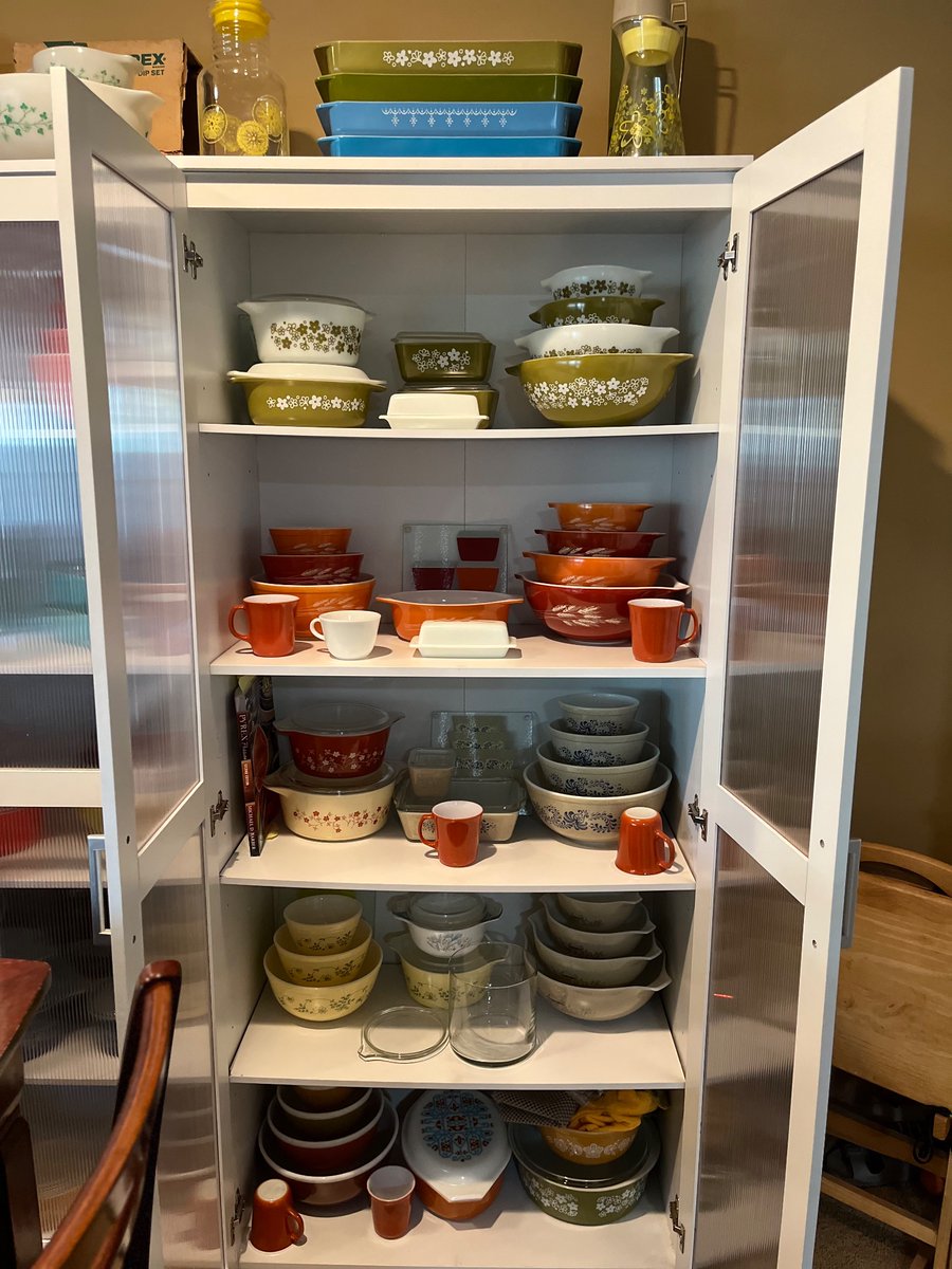 Y’all can fight over the clear Pyrex. I’ll be sticking to the milk glass Pyrex. #vintage #Pyrex #VintagePyrex