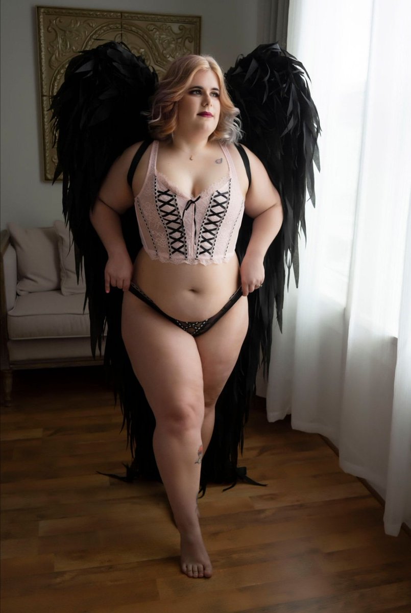 ControlNeedle's tweet image. Absolutely loved doing this #boudoirshoot (One of the greatest decisions of my life.)