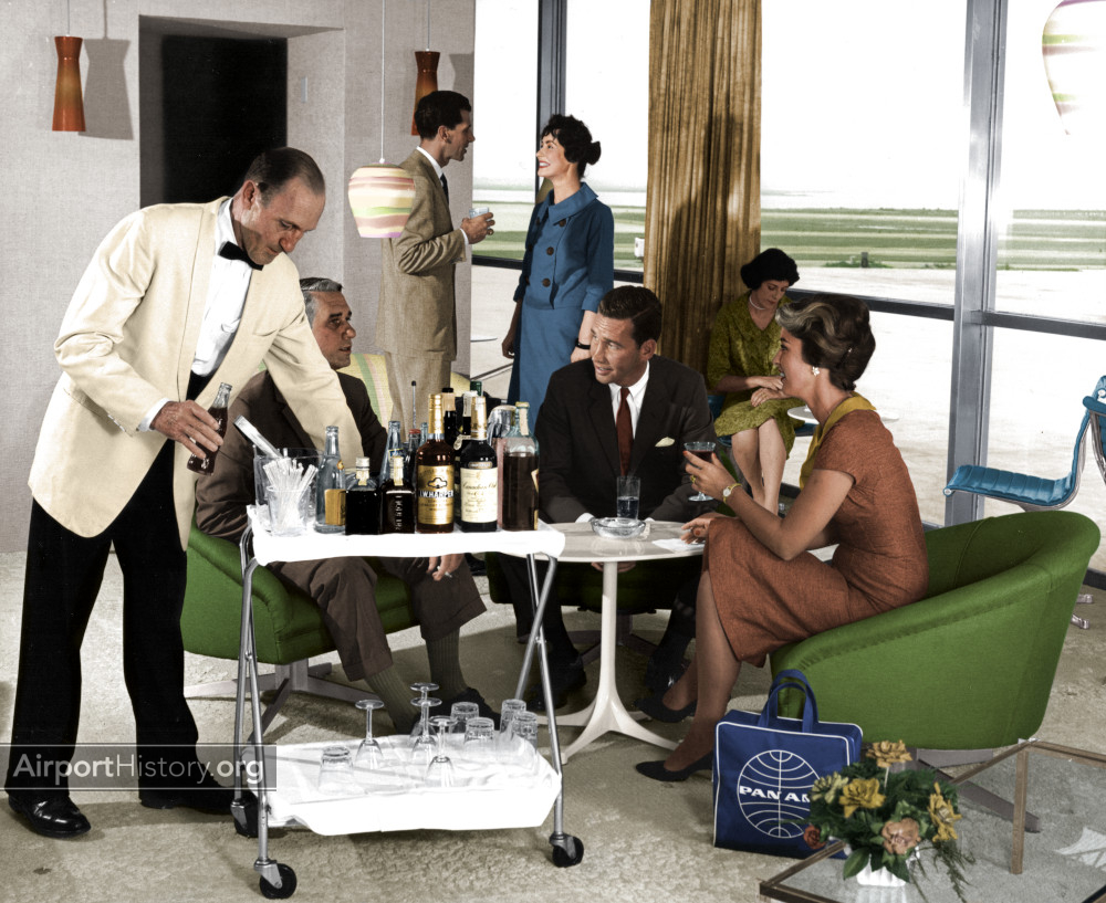 AirportHistory's tweet photo. 🛫 Wish #airport lounges were like this again? 

Look at this STUNNING, fully colorized photo of the legendary #PanAm Clipper Lounge at @JFKairport in the early 1960s.

⏩ Learn more about #JFK: https://t.co/1pA7HUldSh

#airporthistory #airports #aviation #avgeek #travel https://t.co/KsAdWHhldg