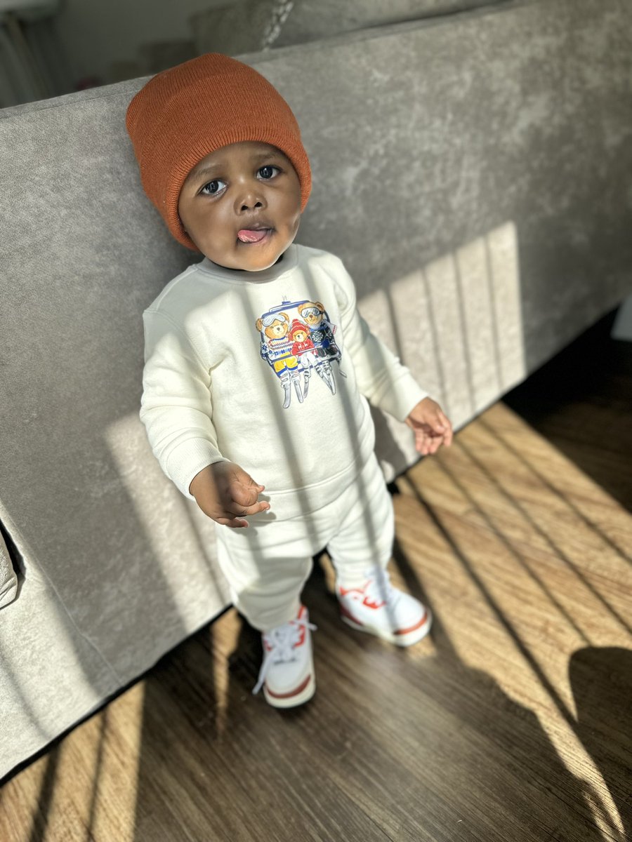 Xoesssx's tweet photo. 99% of the pictures that we taken has his tongue sticking out 🤦🏾‍♀️ https://t.co/4kuRe6btA2