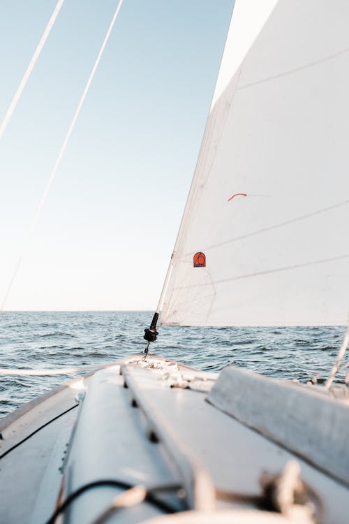 DockageLink's tweet image. Ready to go sailing for the first time?  There are a few things to keep in mind.

Become a pro sailer by following these simple tips: boatingworld.com/articles/boati…

#Sailing #Boating
