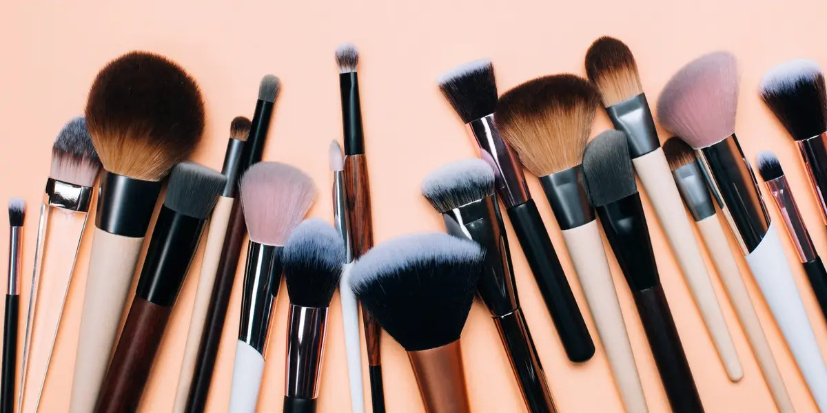 Why Use MakeUp Brushes? We need to use different brushes to achieve the desired effect. More...  ow.ly/3sHy50MWt89 #makeuobrushes #brushes #makeuo #makeuptrends