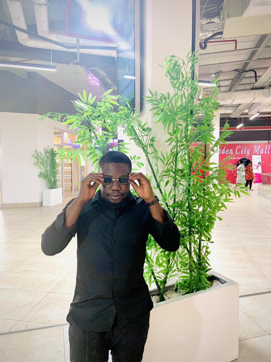 One thing About me and #peterobi is that we like wearing black clothes 🇳🇬🔱