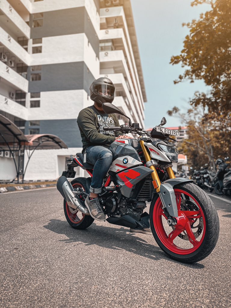 SachuAlex's tweet photo. Cruising through my photo collection and found some stunning shots of my #BMW bike. Thought I'd share the love with all you two-wheeled enthusiasts out there! #BikePhotography #RidingLife #BMWLifestyle 🏍️📸 #shotoniphone https://t.co/NYMiphRIZs