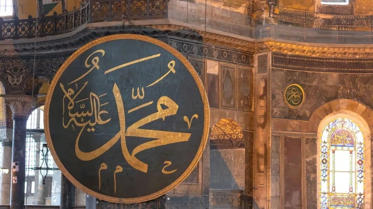 انسانية ورحمة استلهمها الحشد من رسول الرحمة والخلق الرفيع، فبعثة الرسول الأعظم صلى الله عليه وآله وسلم اينعت حشدا رحيما

#محمد_رجل_السلام