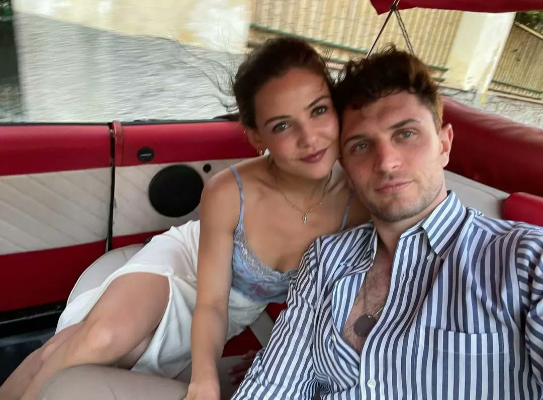 Conielle_'s tweet photo. I know i haven't been posting a lot recently but i HAVE to update this 🥹🥹 it's their FIFTH anniversary together!! We love and happy healthy drama free couple! They are the ultimately best friends to lovers couple ❤️ https://t.co/5dSQFumzDZ