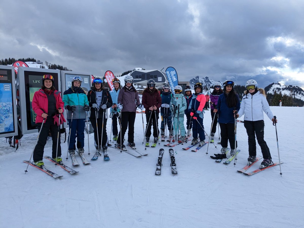 This group tackled a blue slope today #progress #NGHSSkiTrip2023