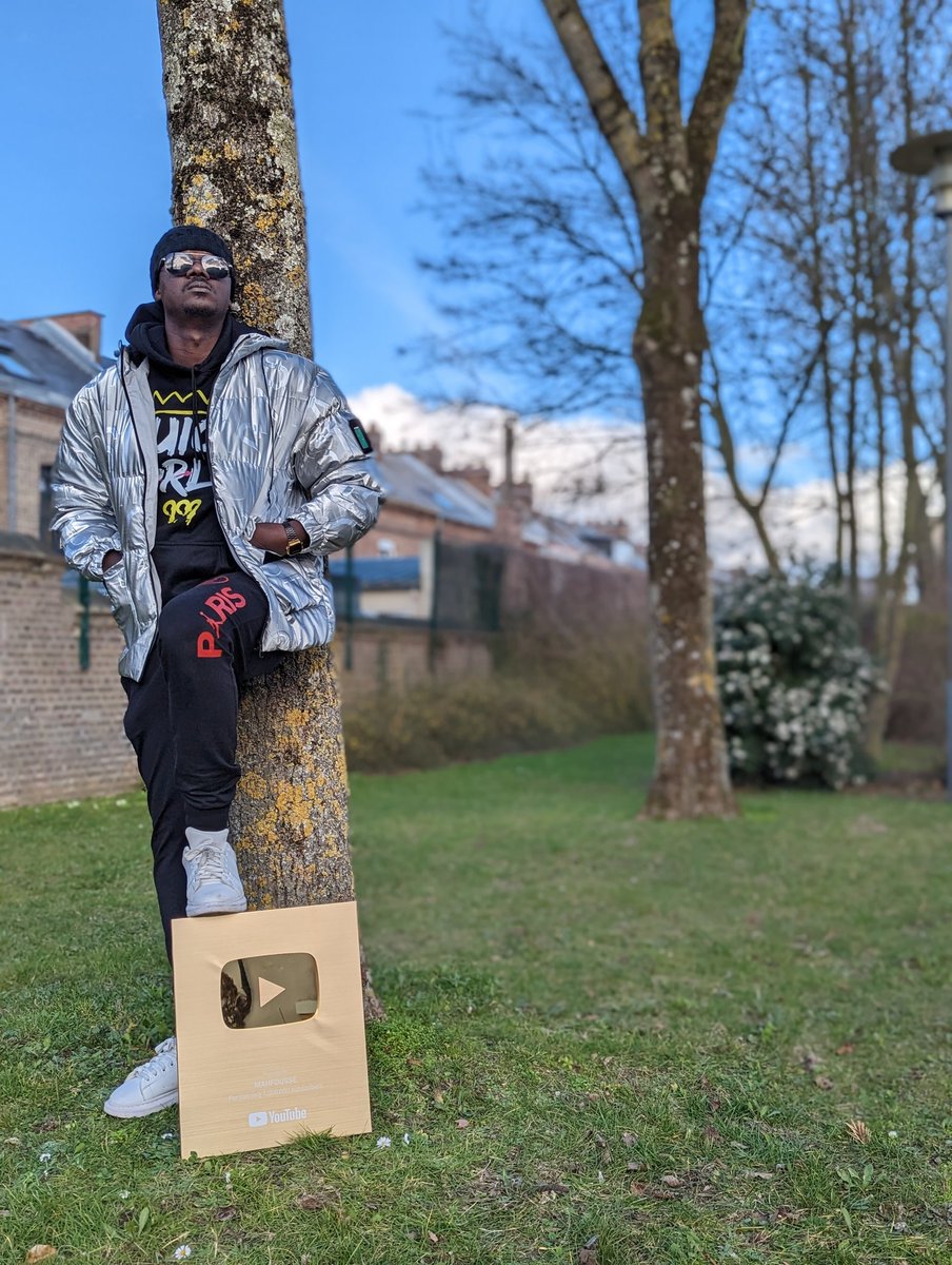 Trophée Youtube 1 million d'abonnés reçu ♥️🇸🇳🔥